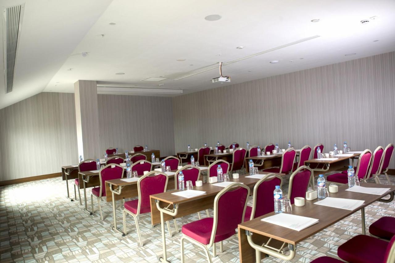 Отель Ramada By Wyndham Sakarya Hendek Экстерьер фото