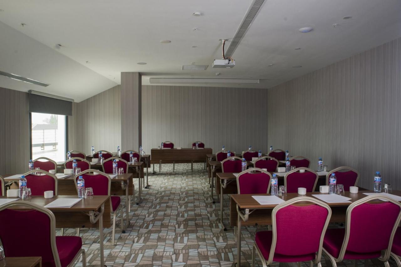 Отель Ramada By Wyndham Sakarya Hendek Экстерьер фото